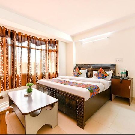 Hotel Gt International Tājganj Extérieur photo