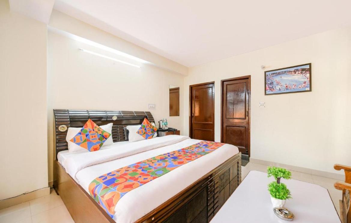 Hotel Gt International Tājganj Extérieur photo