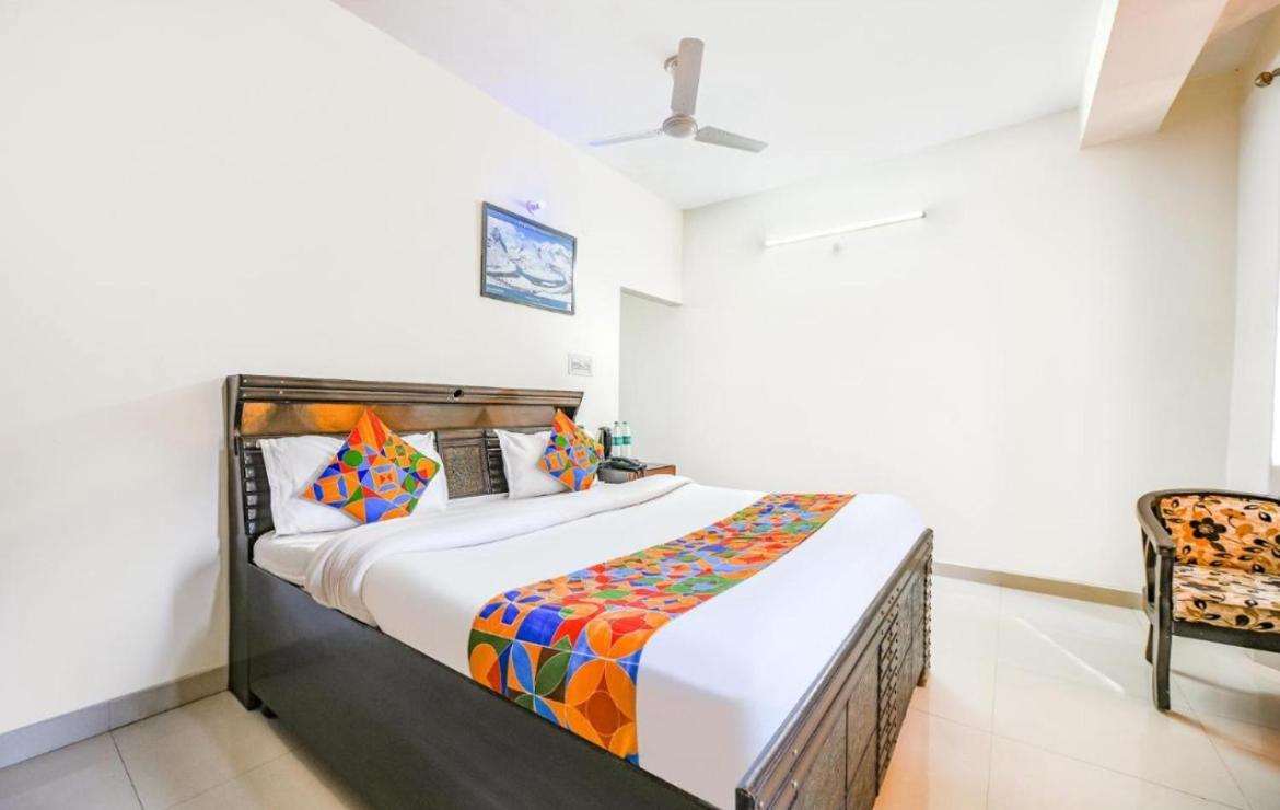 Hotel Gt International Tājganj Extérieur photo