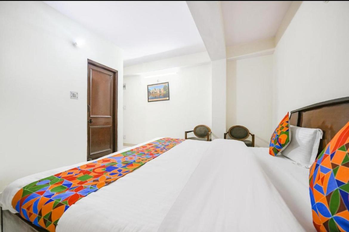 Hotel Gt International Tājganj Extérieur photo