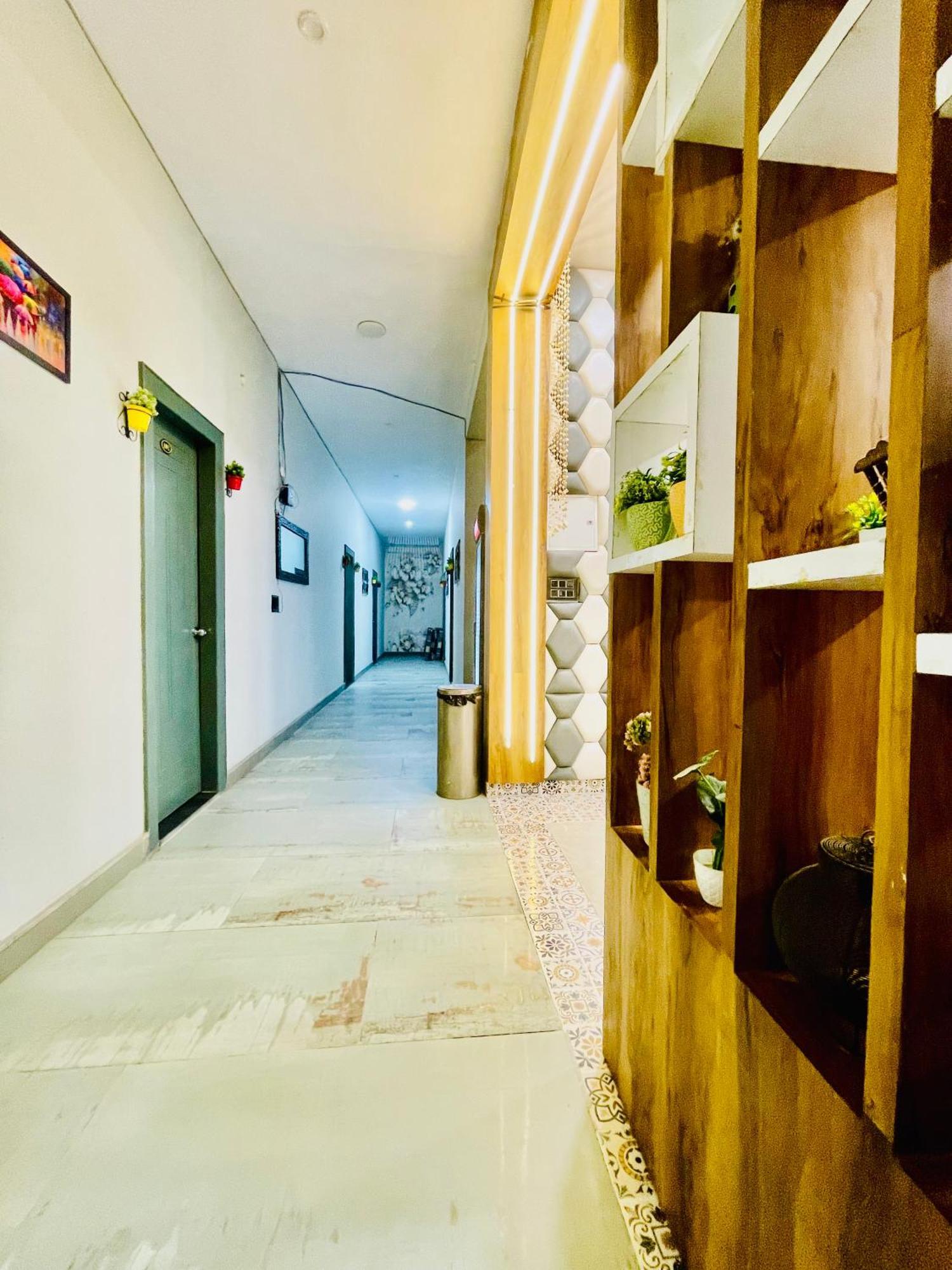 Hotel Gt International Tājganj Extérieur photo