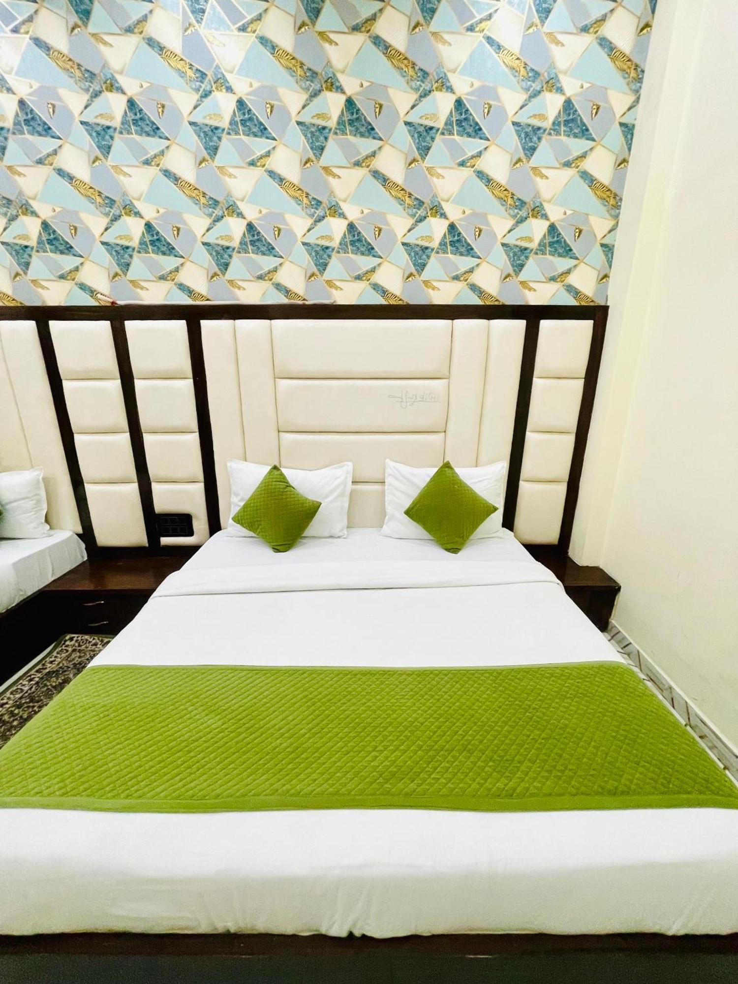 Hotel Gt International Tājganj Extérieur photo