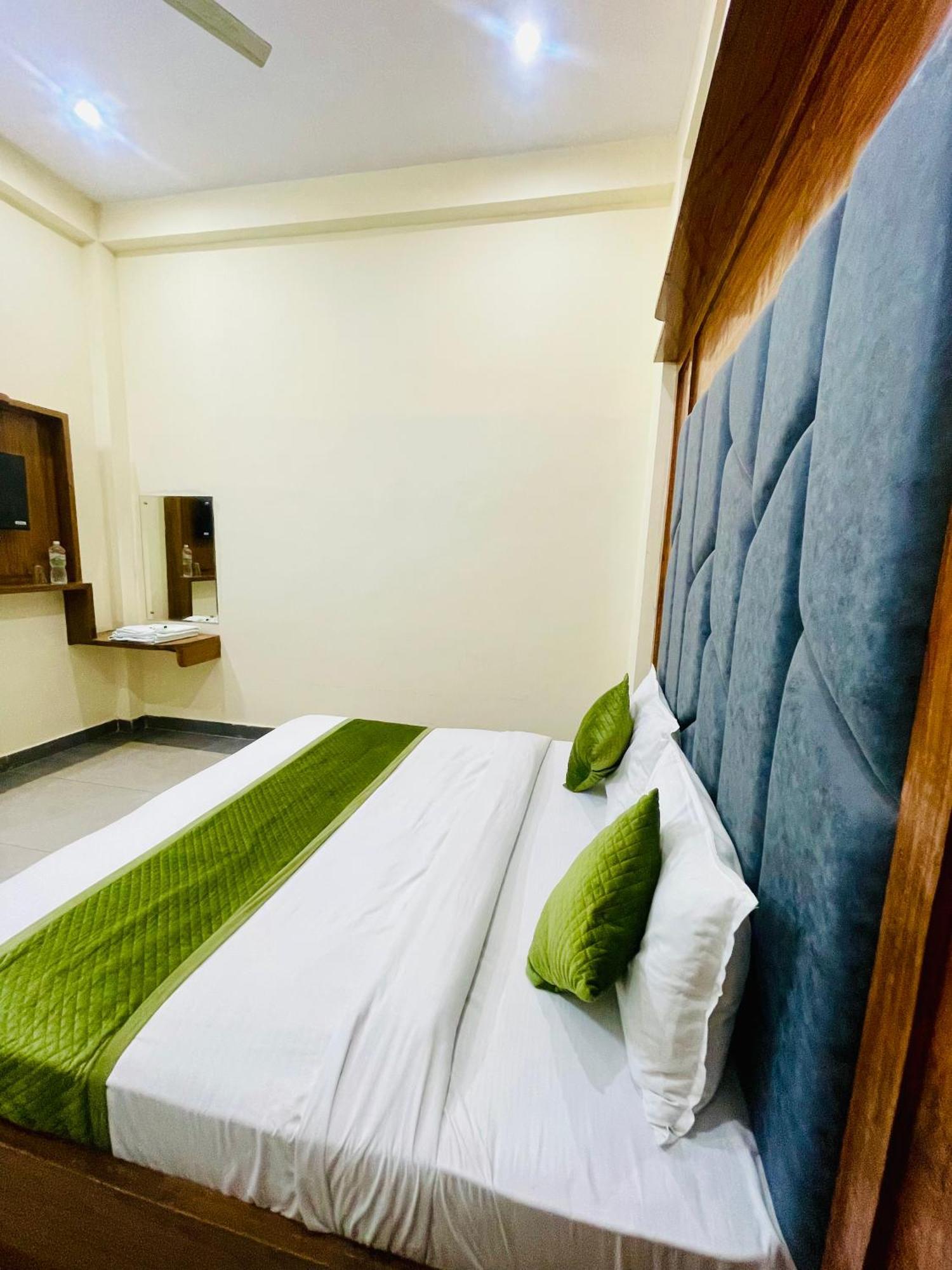 Hotel Gt International Tājganj Extérieur photo