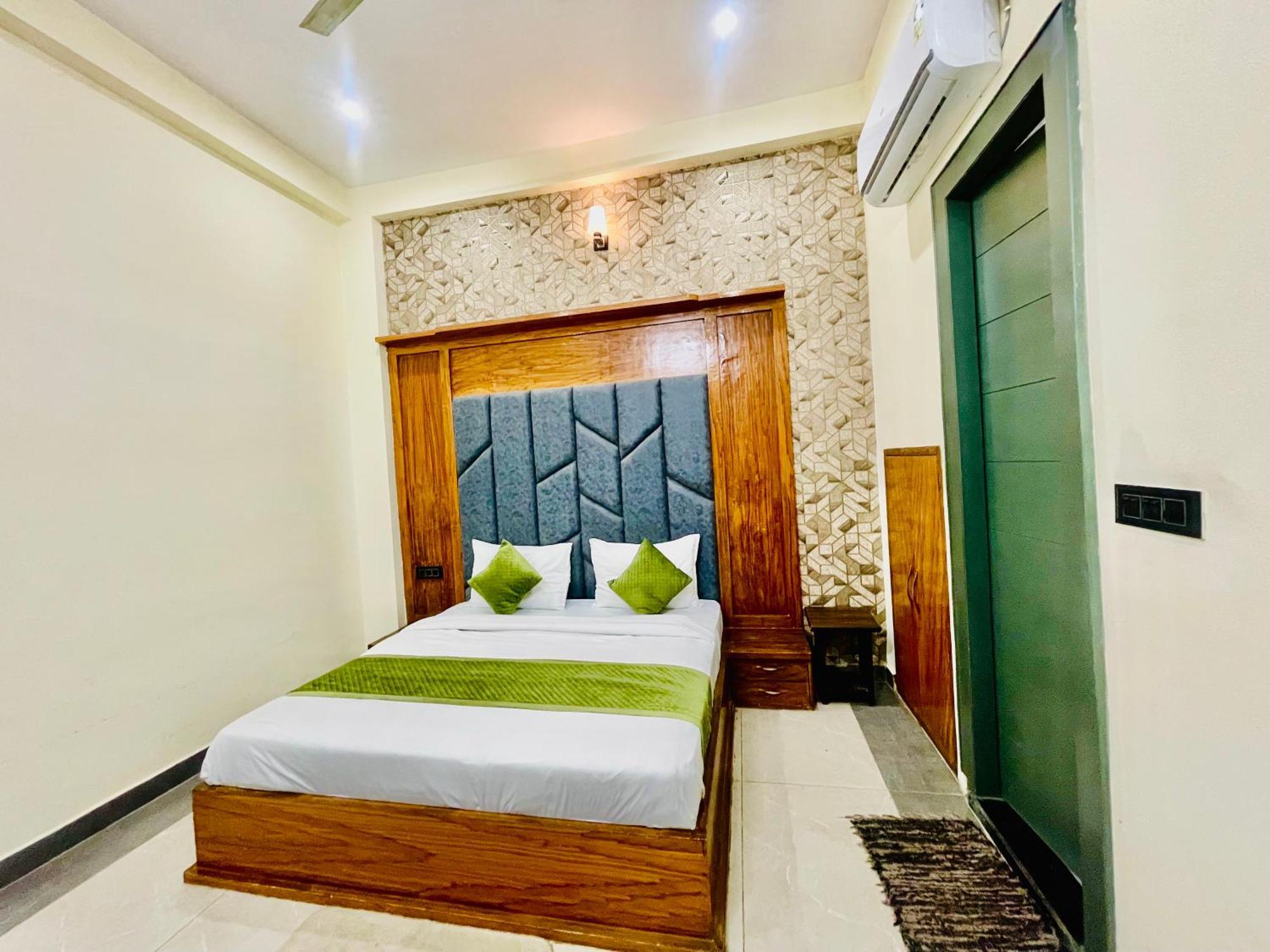 Hotel Gt International Tājganj Extérieur photo